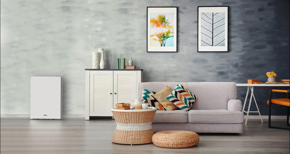 Luftreiniger IDEAL AP-60 PRO im Wohnzimmer