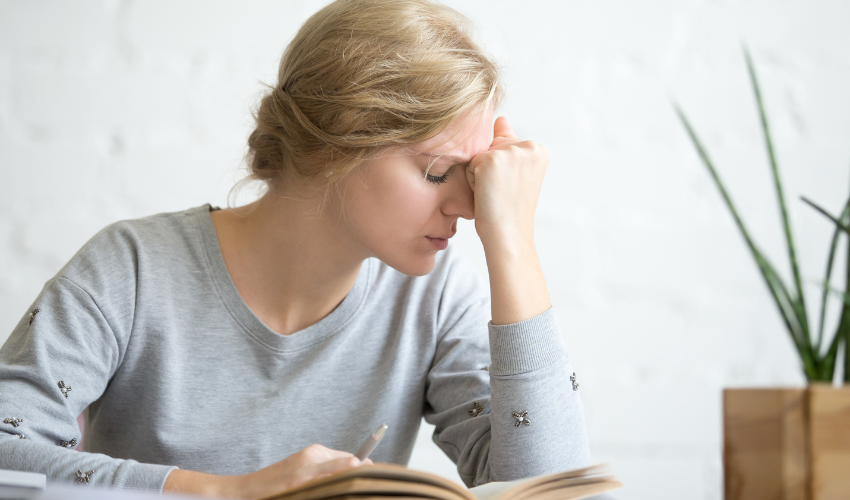 Zu trockene Luft im Schlafzimmer kann zu anhaltenden Kopfschmerzen führen