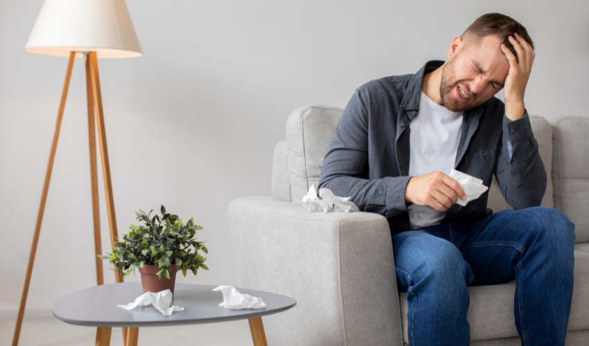 Inhalationsallergie verursacht u. a. Schnupfen, Husten und Kopfschmerzen