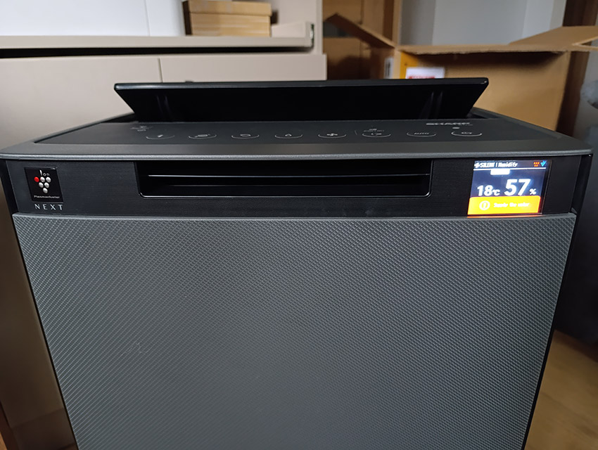 Sharp KI-TX100EU-H – oberer Bereich, Display und vorderer Luftauslass