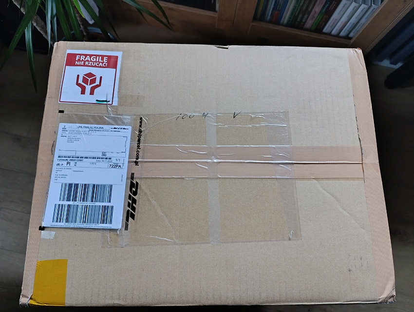 Sharp KI-TX100EU-H – im Karton