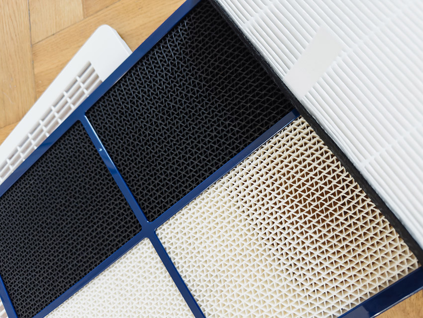 Aktivkohlefilter und HEPA-H13-Filter des Sharp KI-TX100EU-W