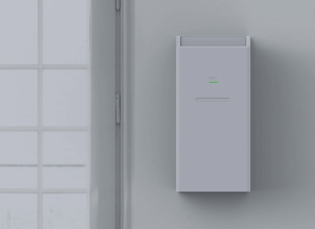 Luftreiniger LIFAair LAF200 an der Wand im Raum montiert