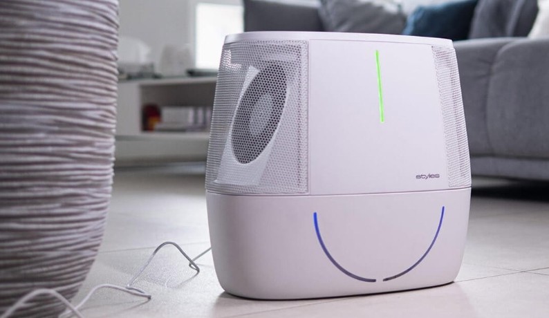 Stylies Antares Verdunstungsbefeuchter im Wohnzimmer