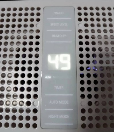 Bedienfeld mit Hygrostat des Stylies Helos Luftbefeuchters