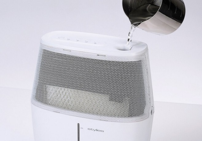 Wasserbefüllung im Stylies Alaze Pro Luftbefeuchter