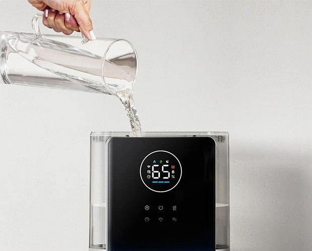 Befüllen des Wassertanks beim DREO HM817S Luftbefeuchter