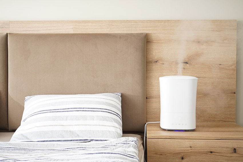 Luftbefeuchter mit Ionisator im Schlafzimmer