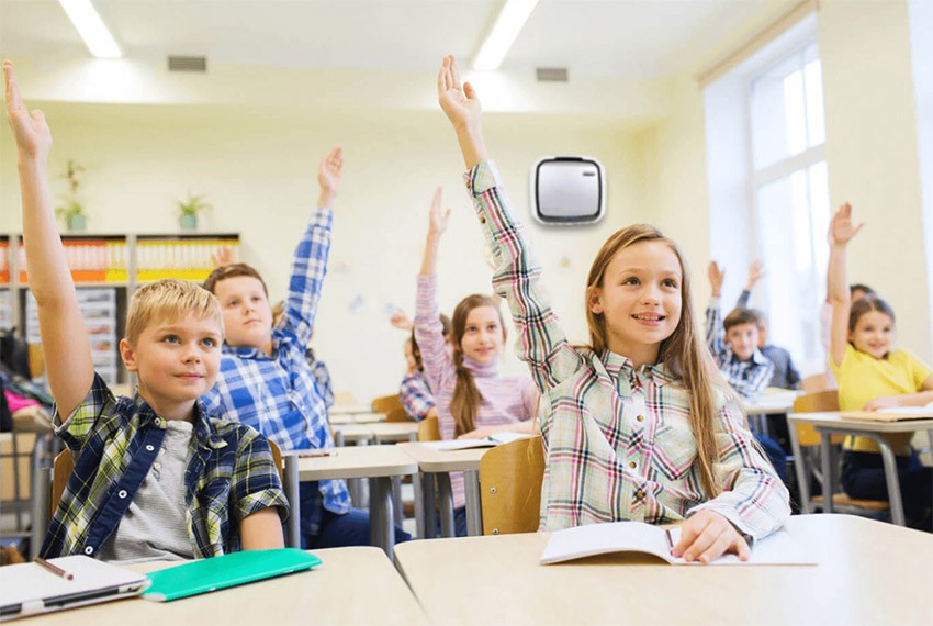 Fellowes Luftreiniger nach der Montage in der Schule