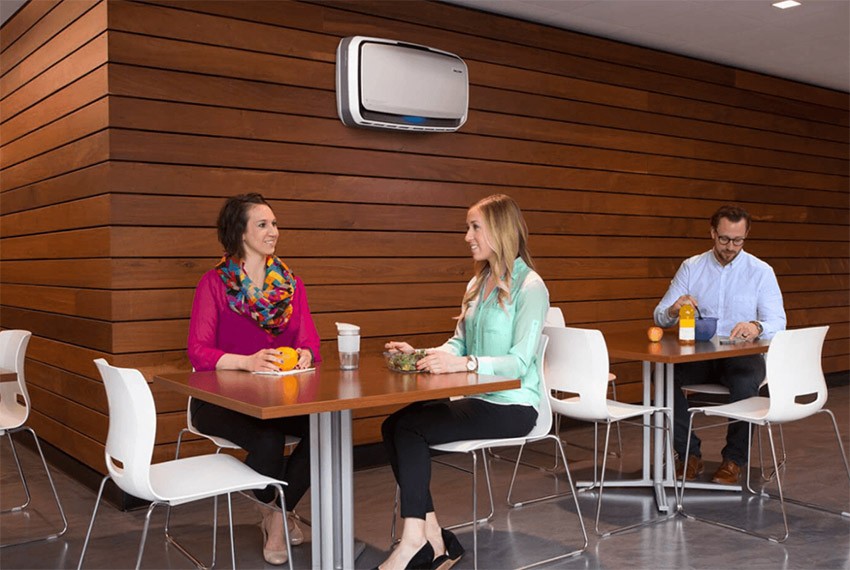 Fellowes Luftreiniger in der Bürokantine montiert