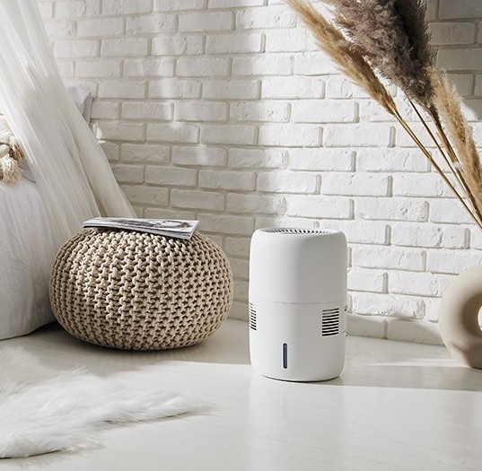 Klarta Humea WiFi Luftbefeuchter im Schlafzimmer – Arrangement