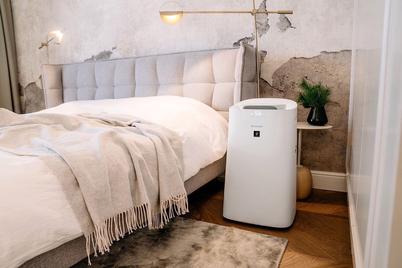 Luftreiniger mit Ionisator – Sharp UA-KIL60E-W im Schlafzimmer – Raumgestaltung