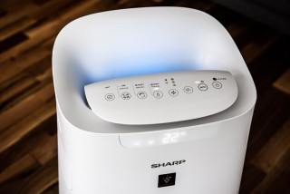 Anordnung des Luftreinigers Sharp UA-KIL60E-W