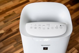 Anordnung des Luftreinigers Sharp UA-KIL60E-W