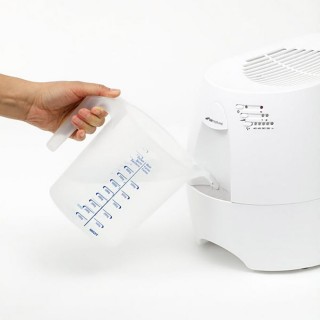 Stylies Orion - Wasser in den Behälter gießen