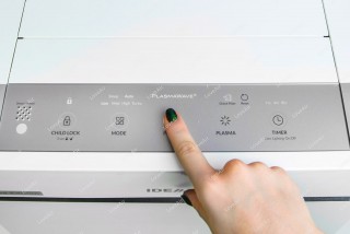 Bedienung des Luftreinigers aus der Nähe IDEAL AP 40